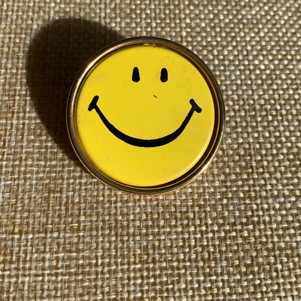 1970’s smiley pin, vintage, good condition